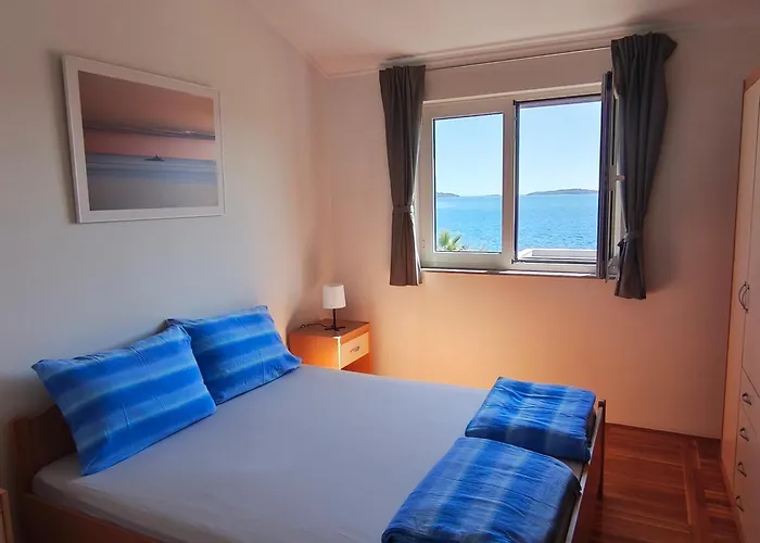 Veronika * Brodarica (Sibenik-Knin)